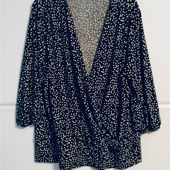 Talbots woman’s draped V-neck, 3/4 sleeve blouse. Black with white polka dots - Picture 1 of 4